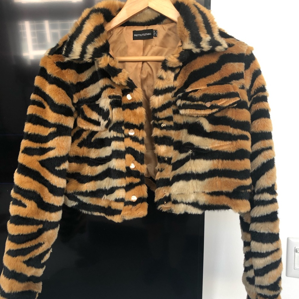 Prettylittlething crop tiger jacket
